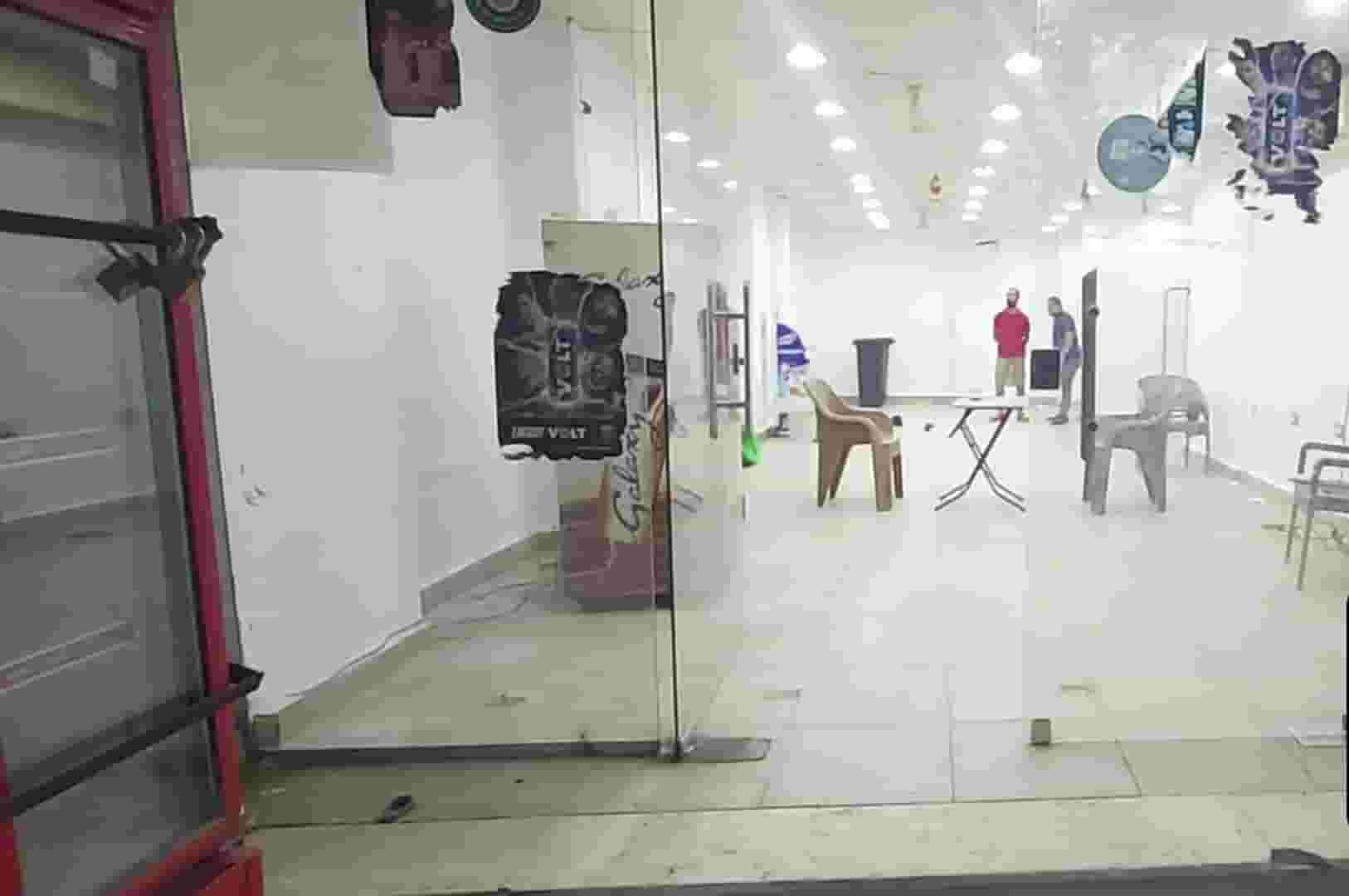 For sale a 160m shop in Zaytoun