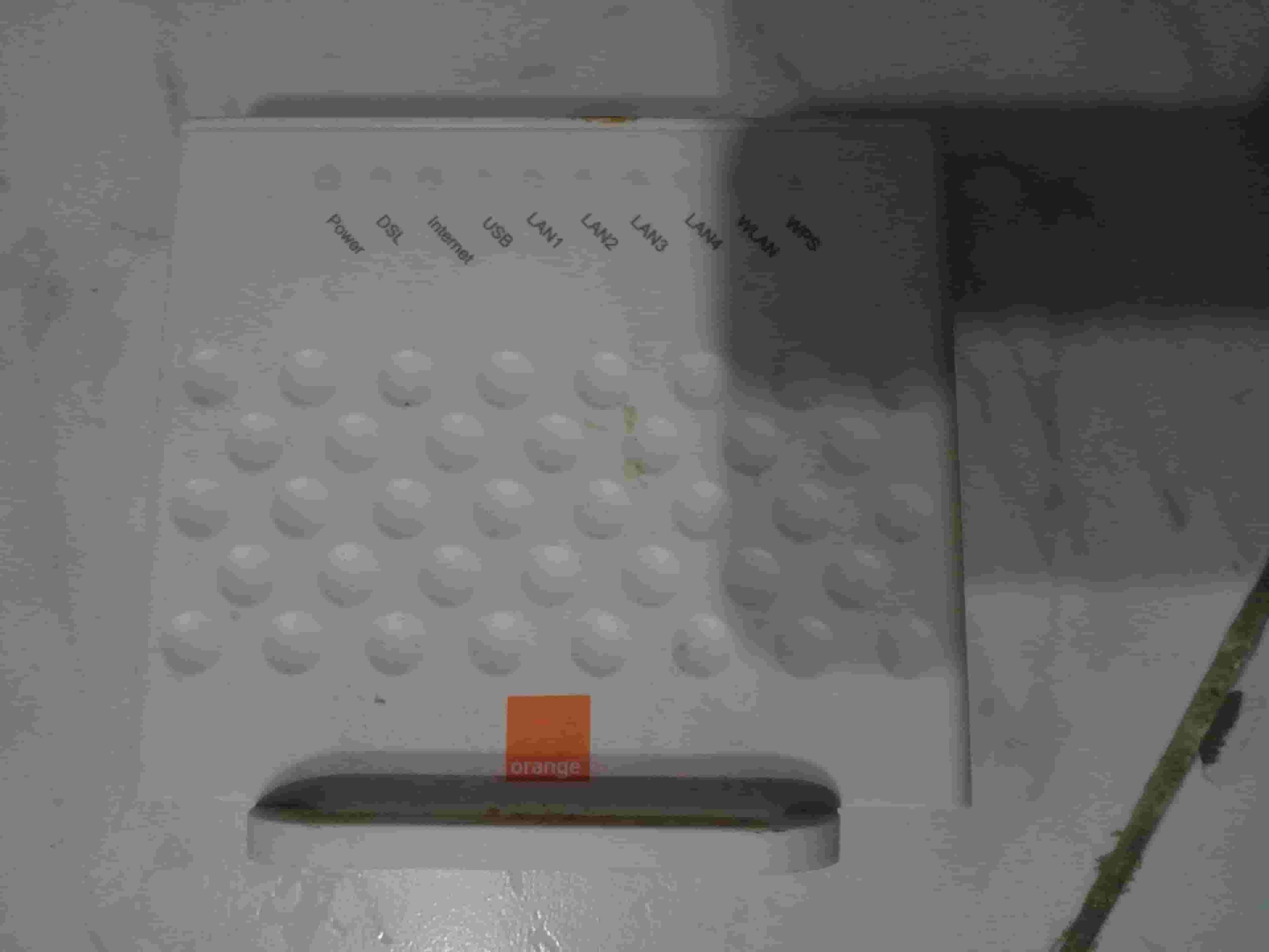 ORANGE 4 PORT ROUTER