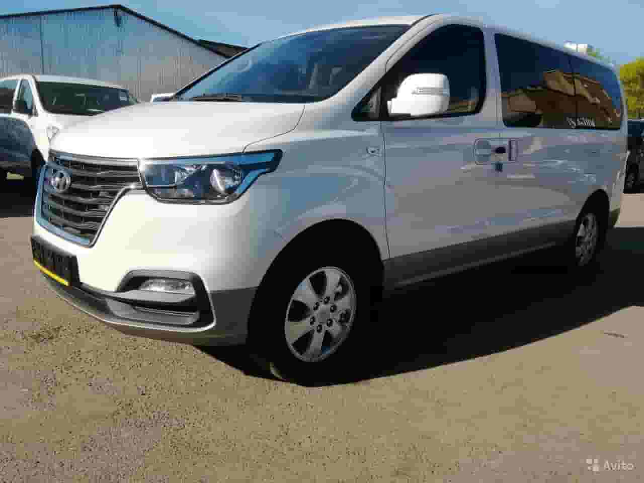 Hyundai H1 microbus airport limousine rental