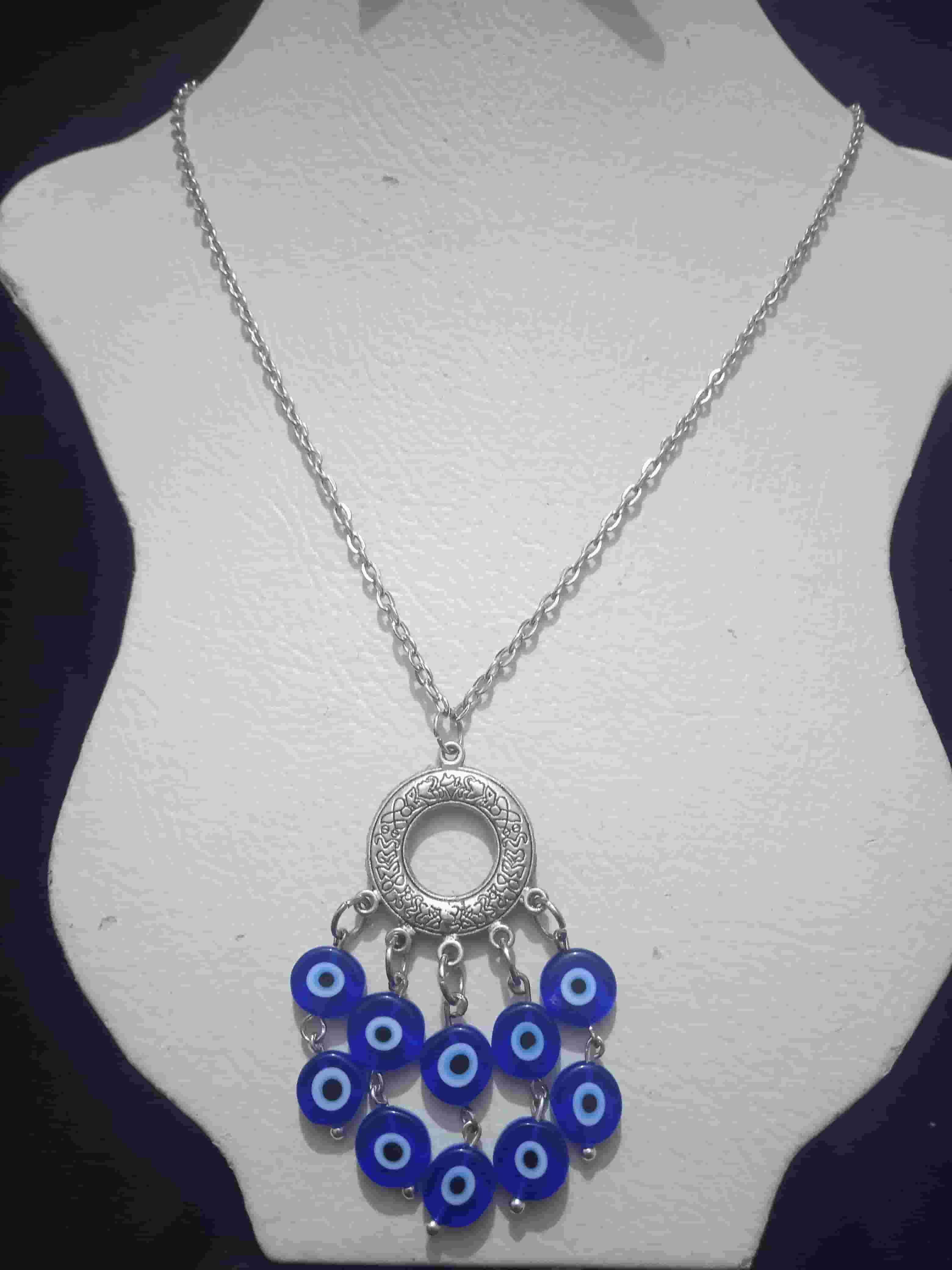 Eye chain with blue beads  
