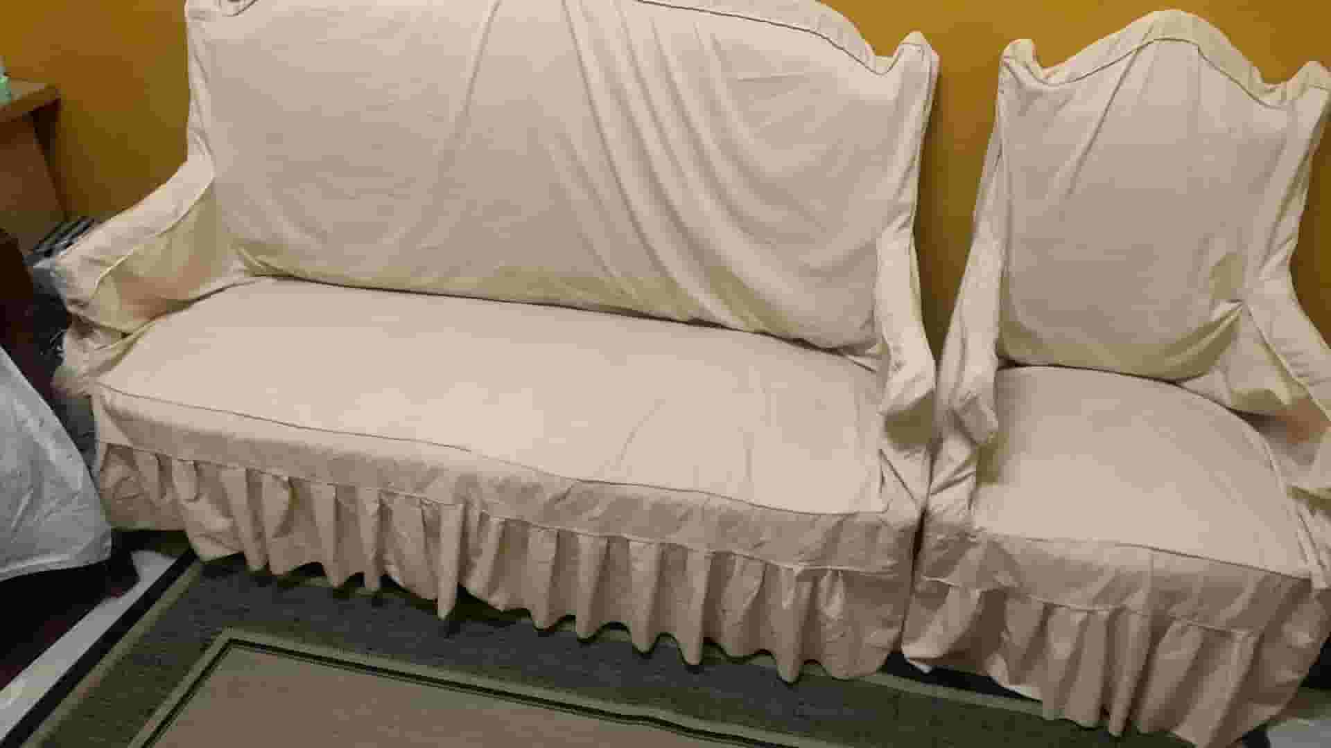 صالون للبيع