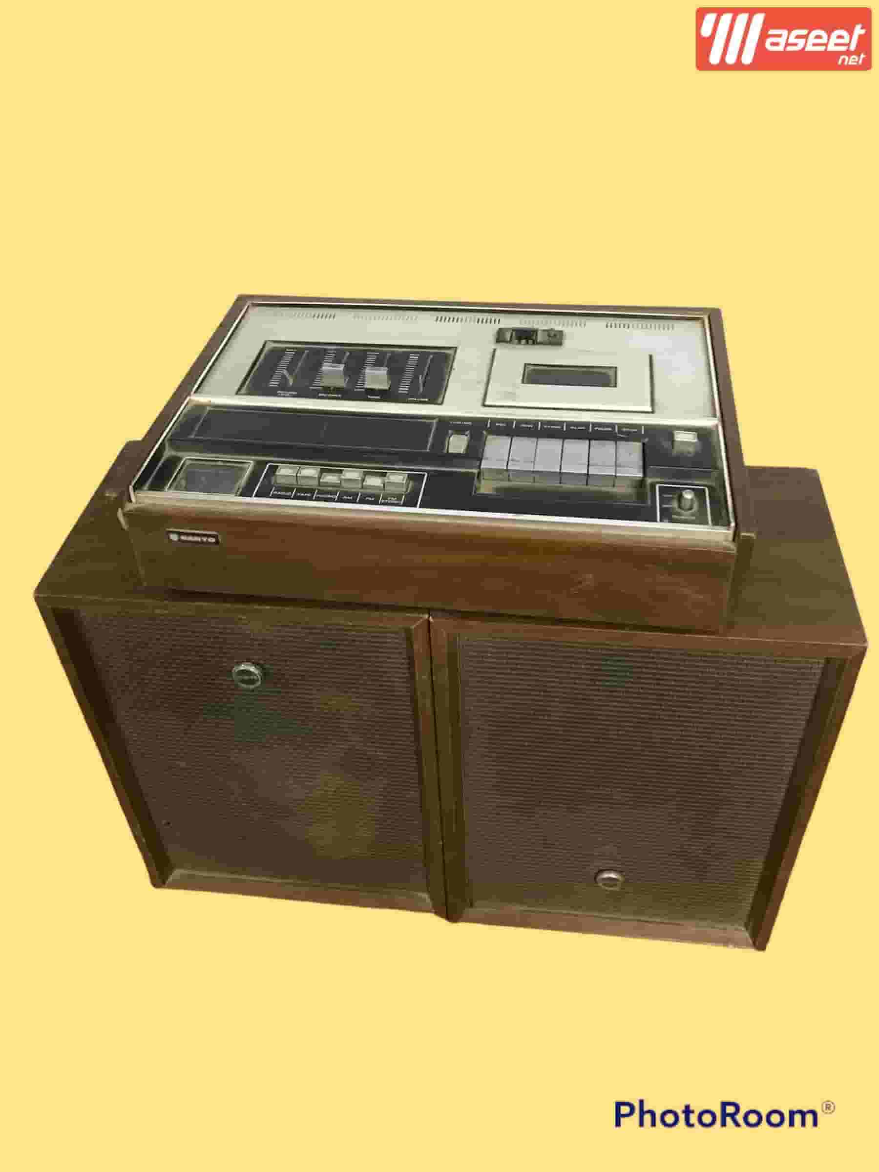 Antique Sanyo cassette with external speakers
