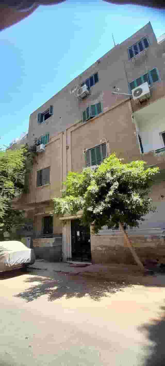 For sale a 604 meter building