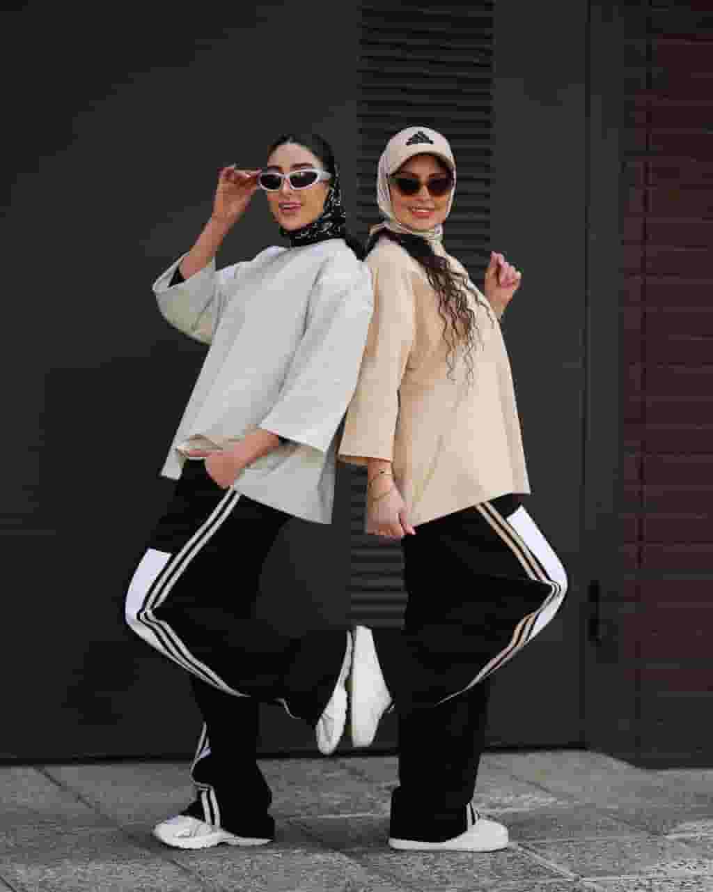 سوت قطعتين 2لون بجد