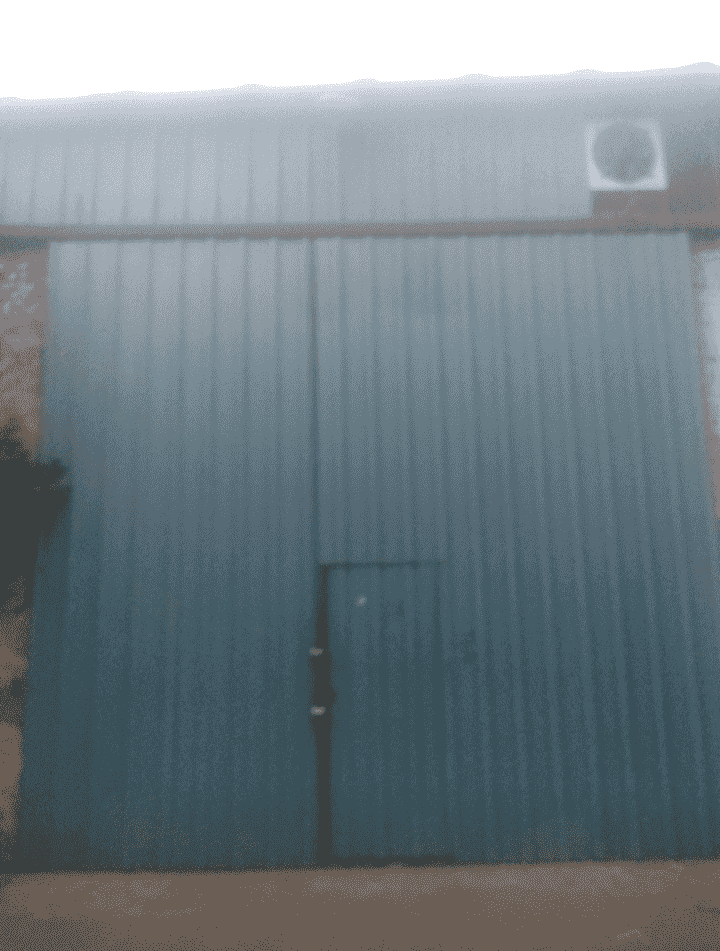 A 600 m hangar factory for rent in an industrial area suitable for all purposes