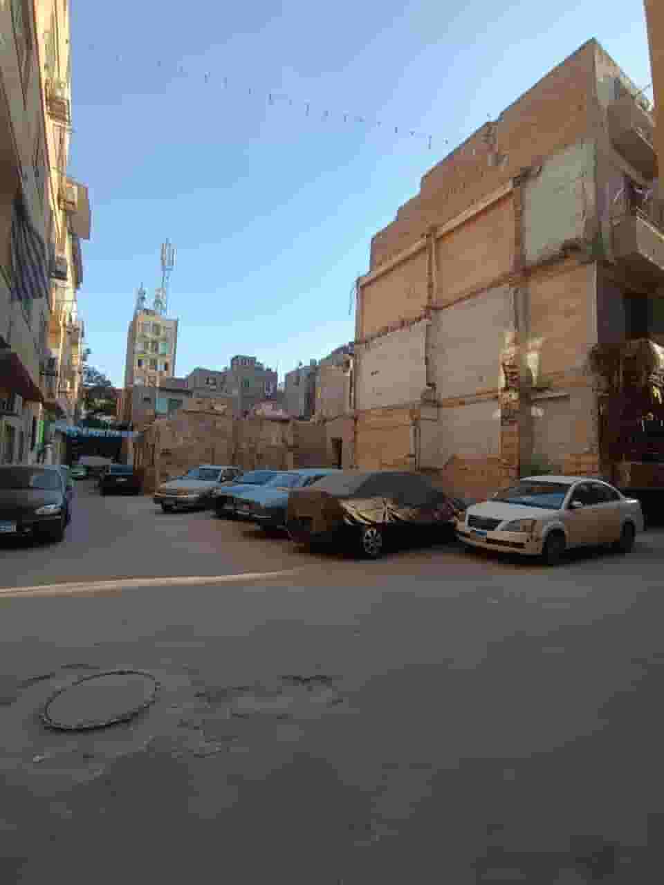 Land for sale in Manial, corner of building license 145 m