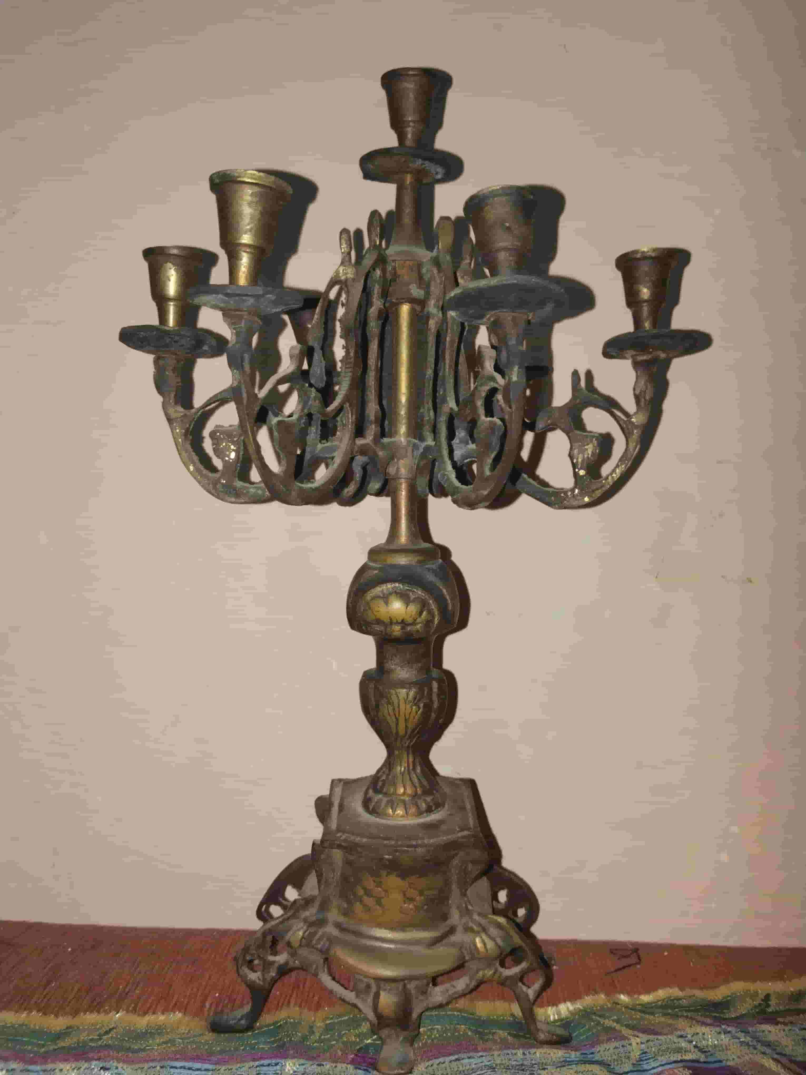 For quick sale of antiques and antiques for homes