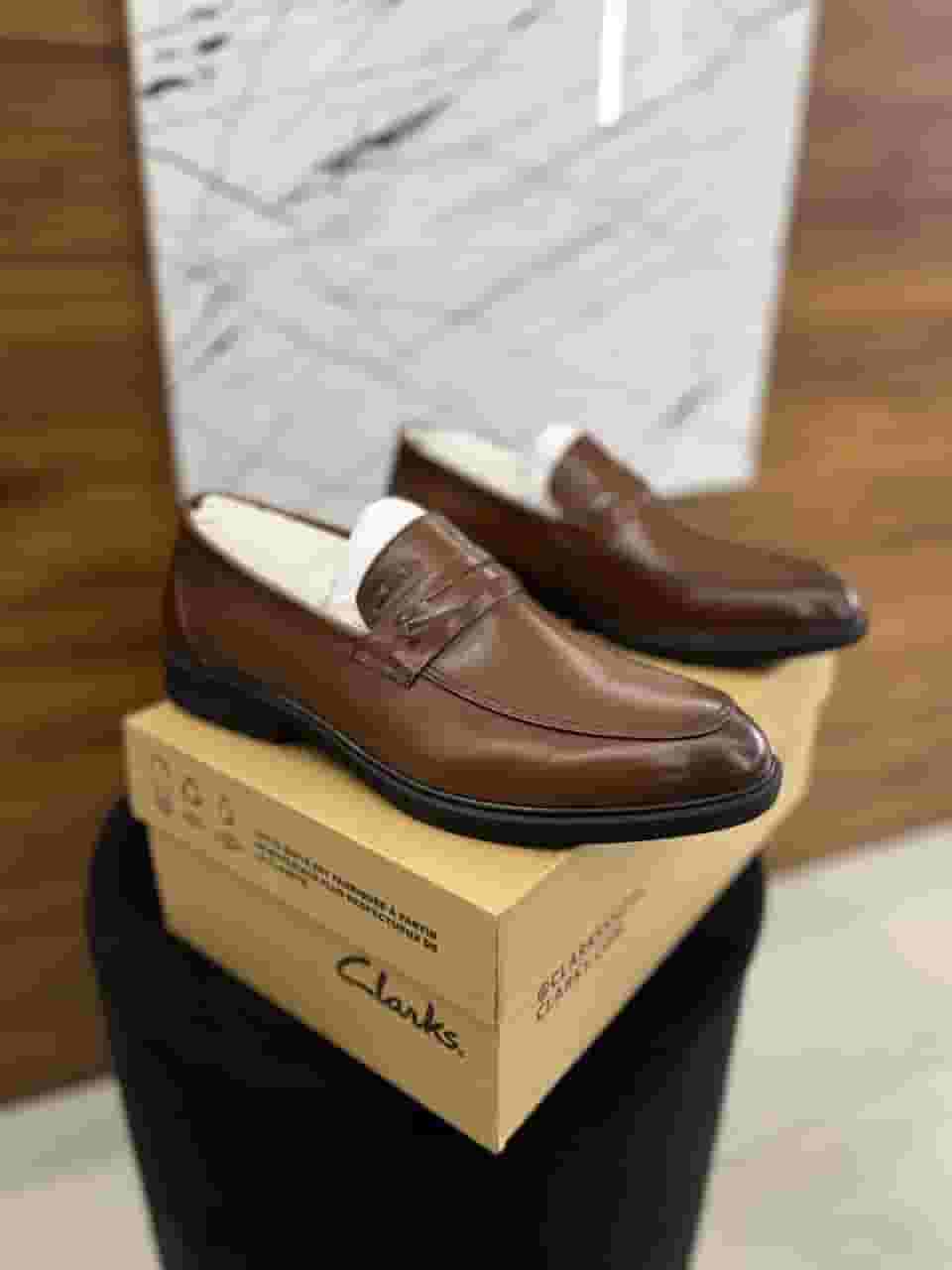 حذاء Clarks شبه الأصلي