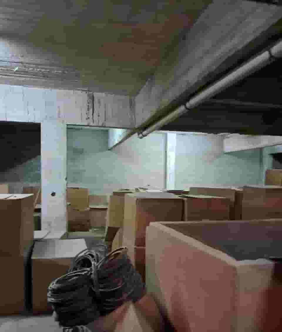 For sale a large warehouse with an area of 1040 square meters
