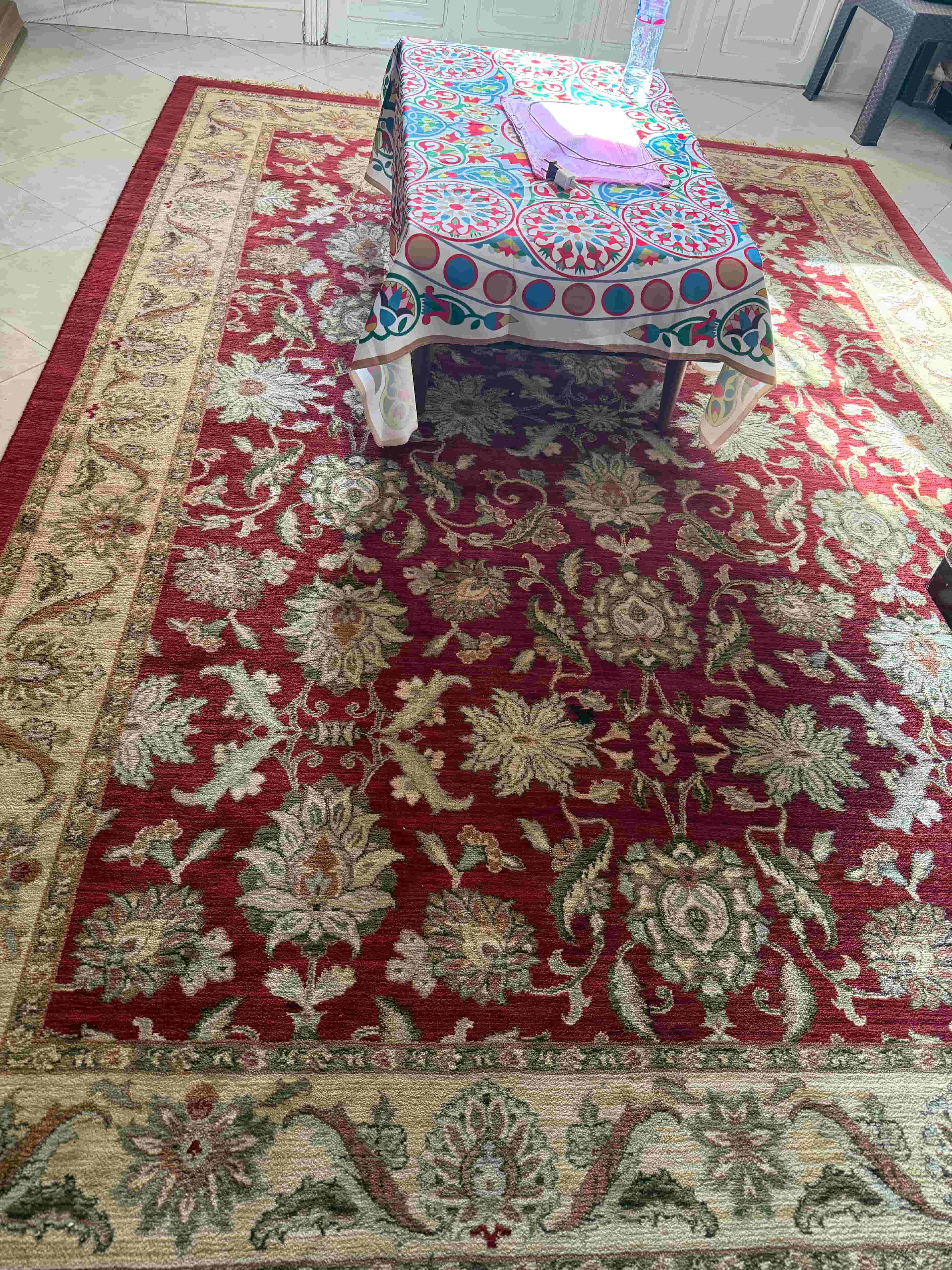 Wool rug from the alnasajun alsharqiuwn