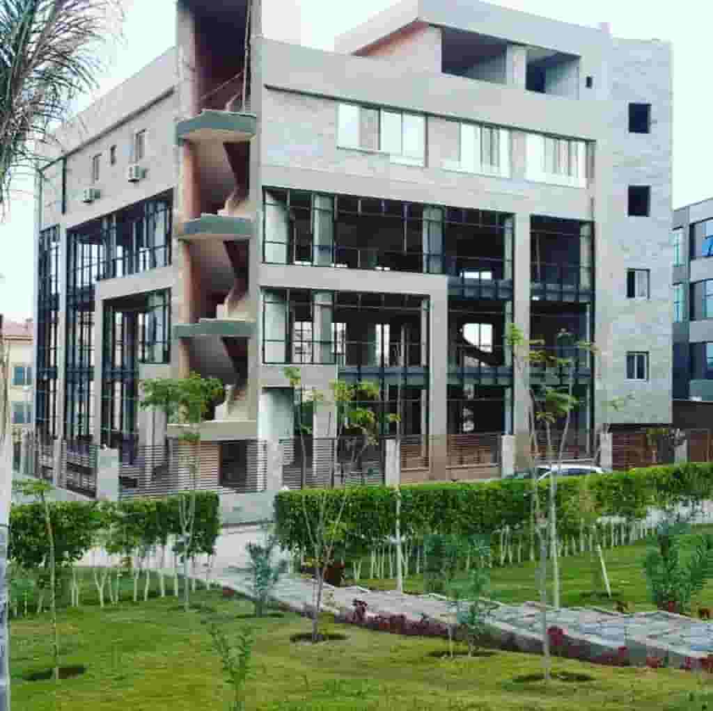Mall in the First Settlement in front of the Central