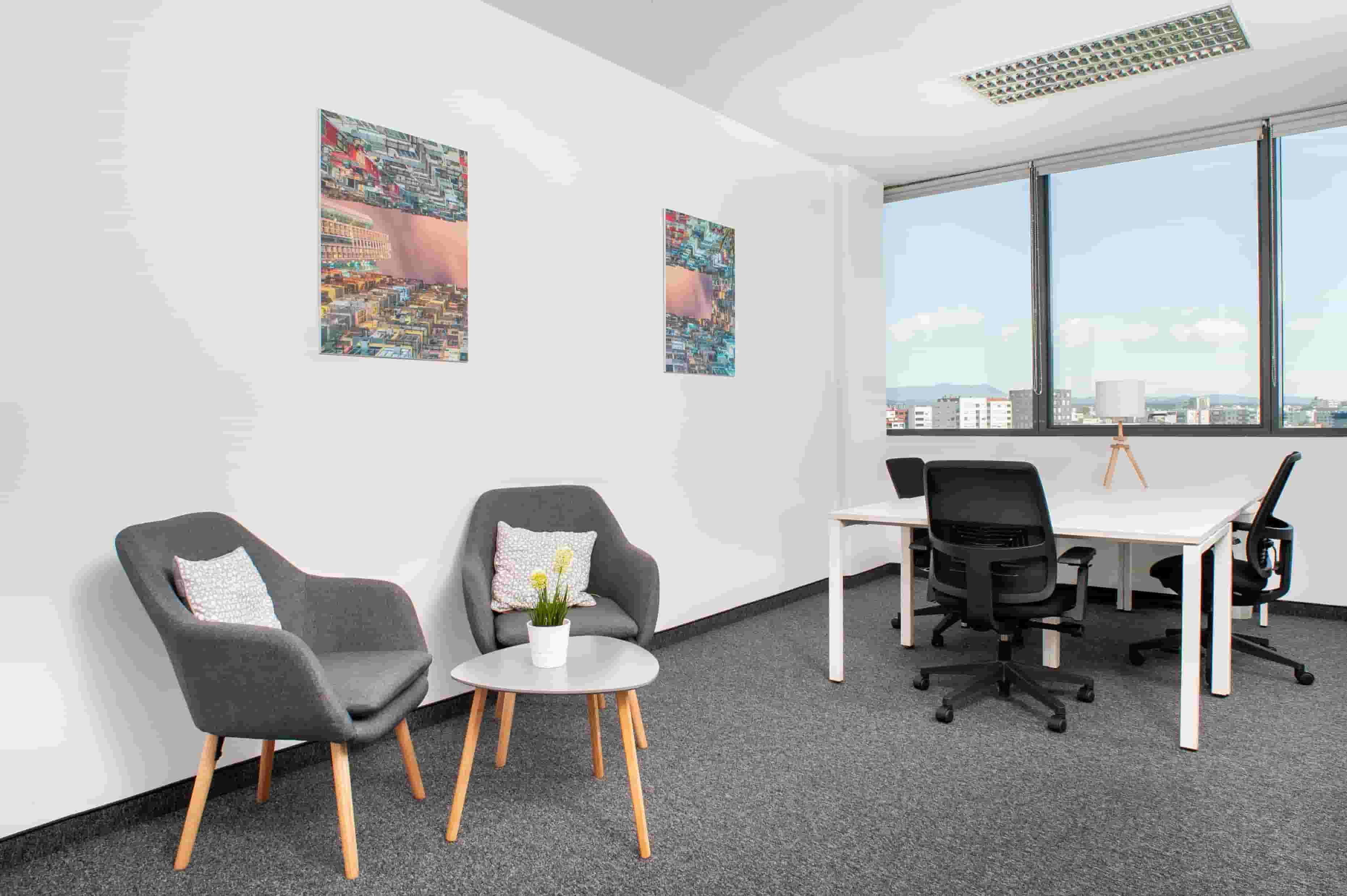 Private office space for 3 persons in Cairo, Park Street West