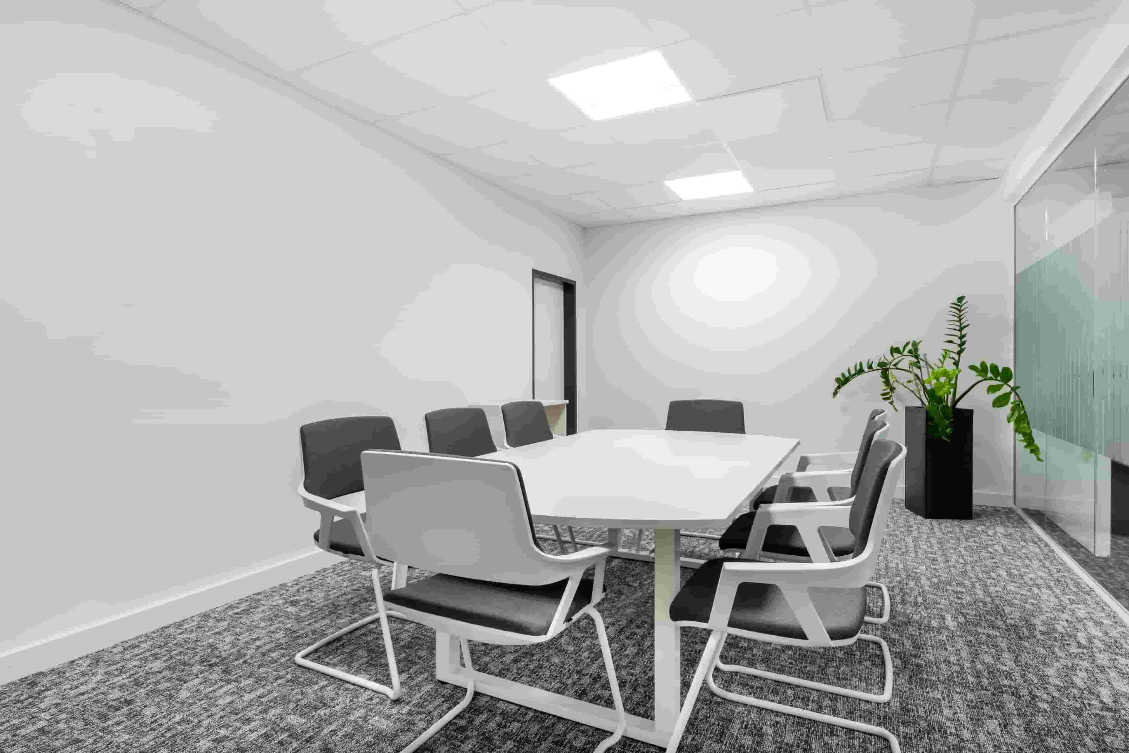 Open plan office space for 10 persons in Cairo, Park Street West