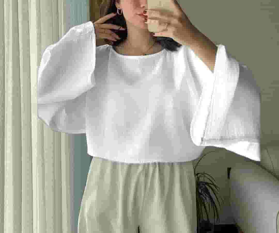 A large amount of imported blouse