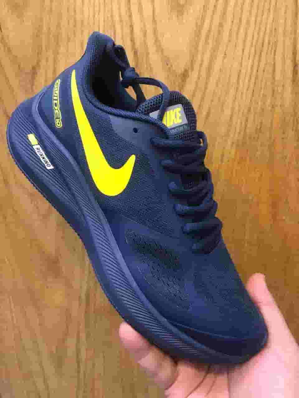 شوز Nike Running خفيف ومريح جداً