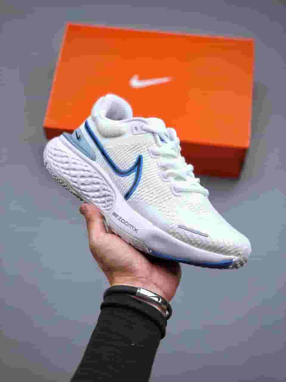Nike ZoomX Men's Gucci Material