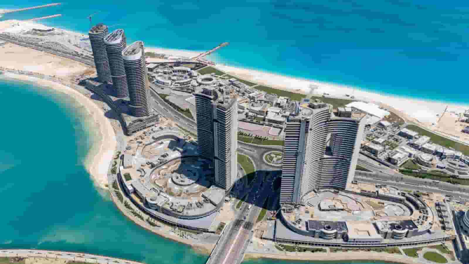 البيع بالساحل الشمالي أرض علي البحر 20 فدان