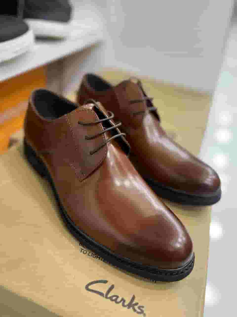 حذاء رجالي كلاسيك من Clarks