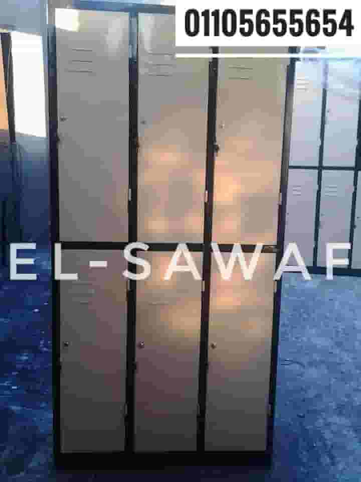 Metal locker with electrostatic anti-rust coating