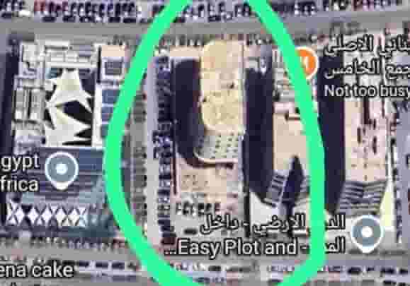 للبيع مول بشارع التسعين  3500 متر 