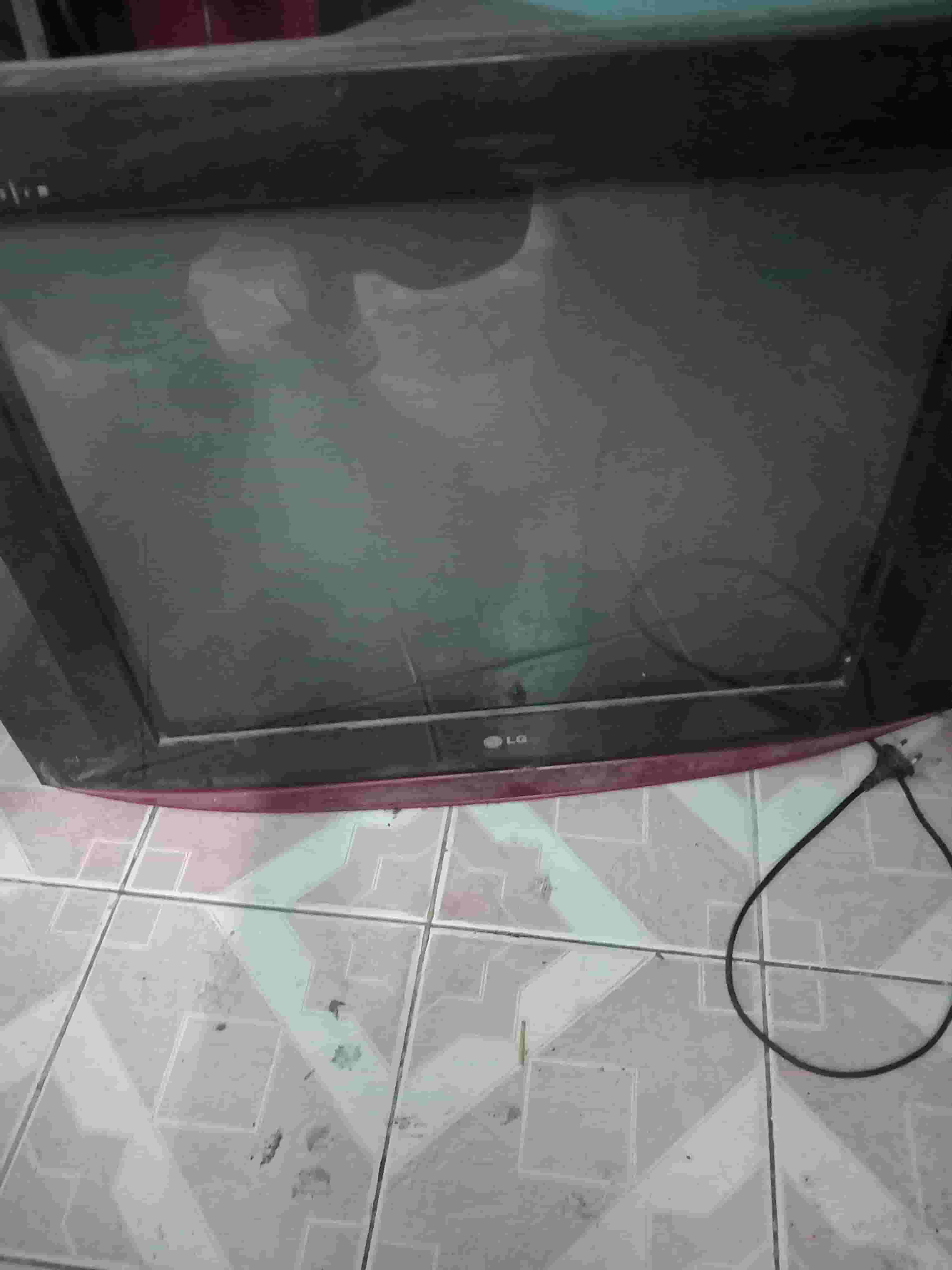 LG TV and Jack 1600 watt vacuum cleaner