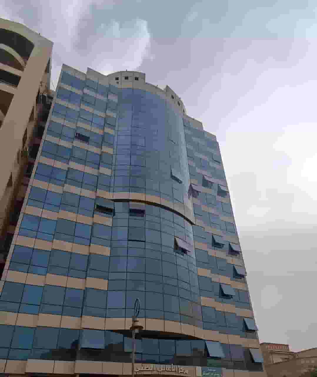 2 عيادة للبيع على دائرى المعادى امام نادى الصيد
