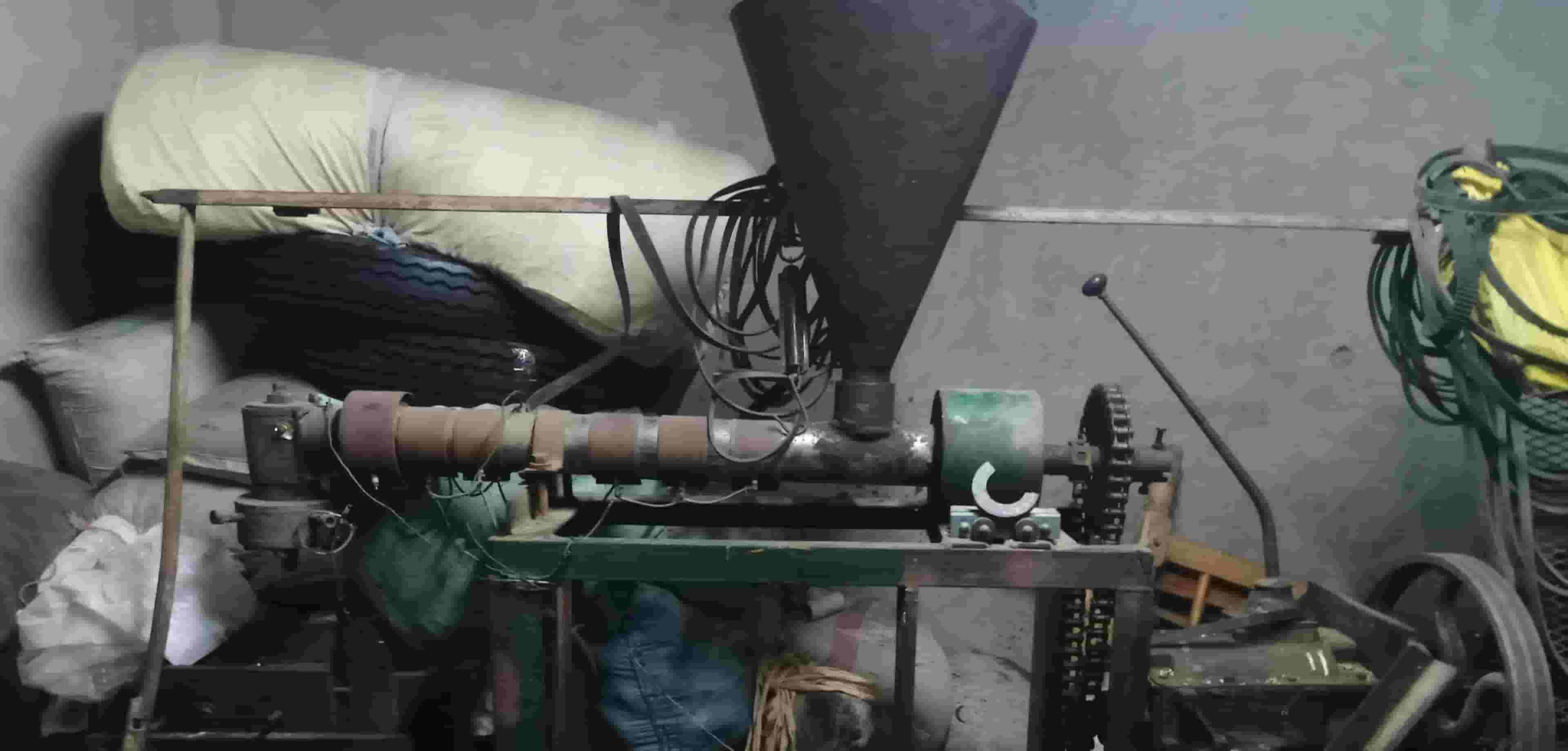 Injection machine and blowing machine 