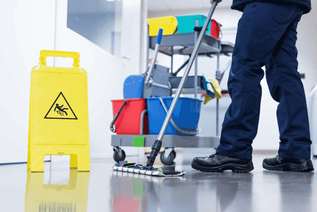 مطلوب عمال نظافة