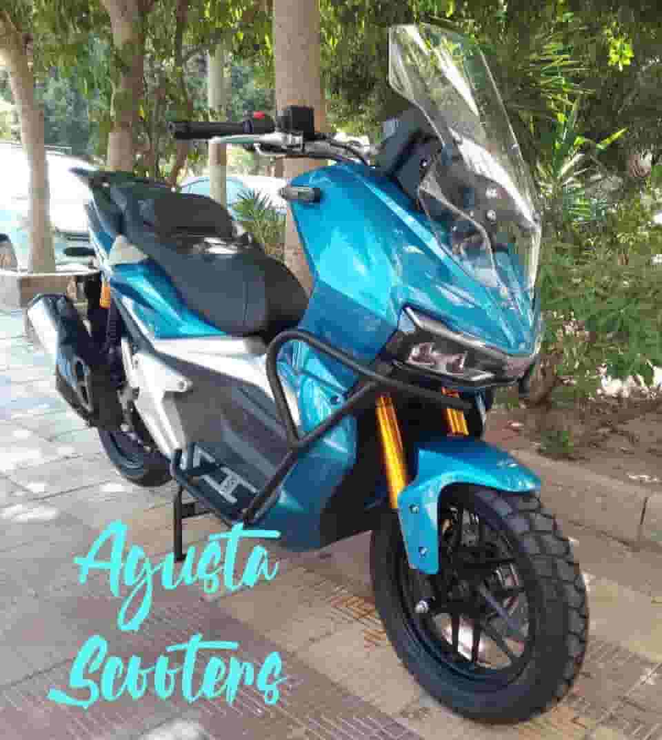 Figuri adv200 scooter