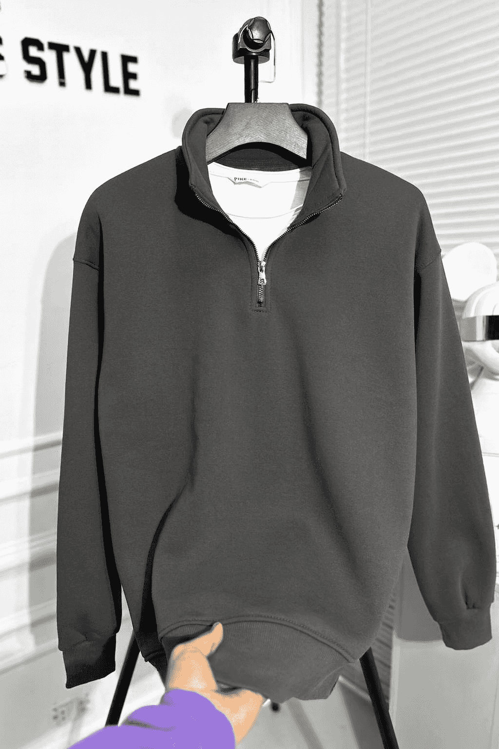 Sweatshirt with the text of the sweatshirt