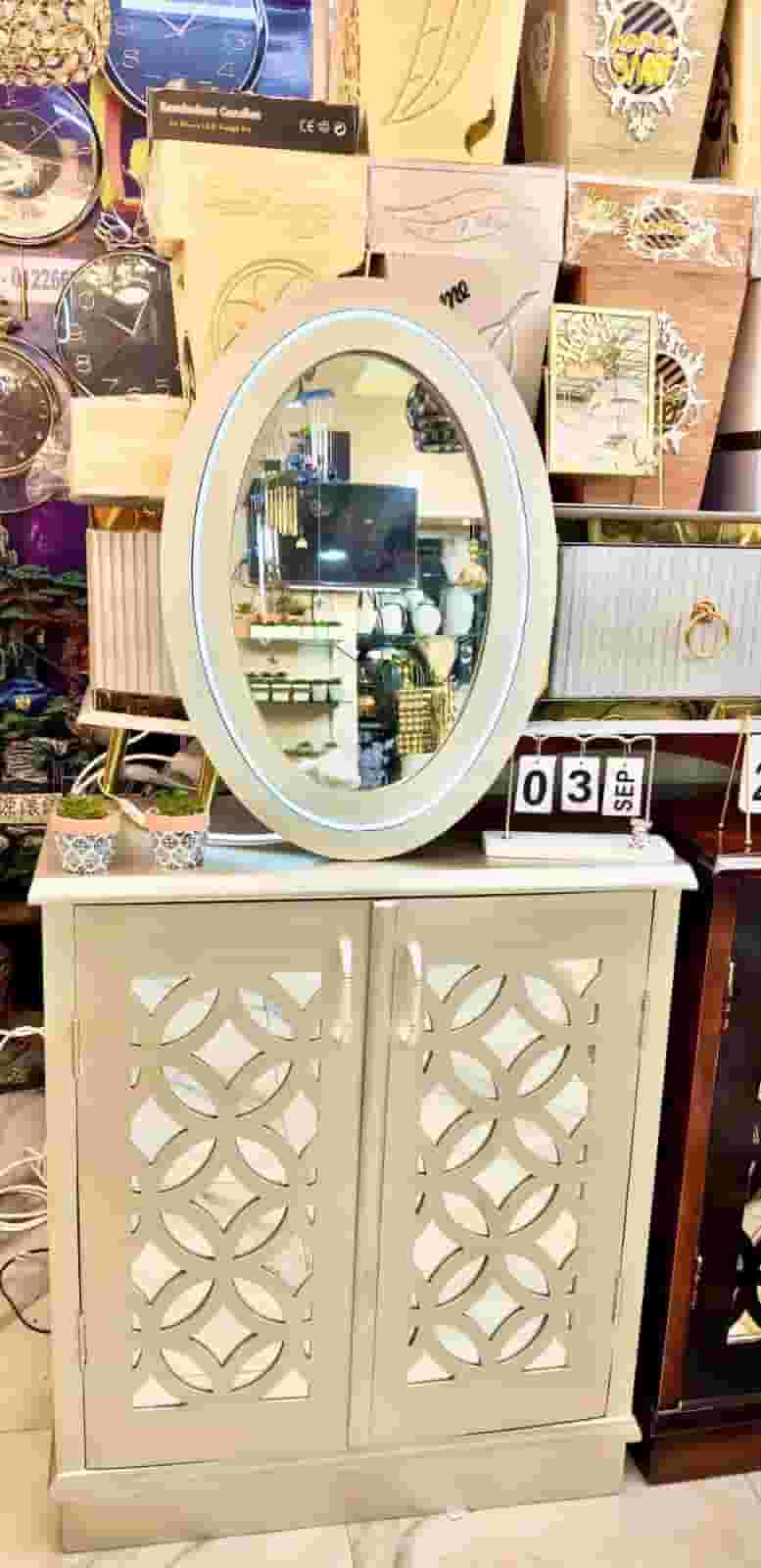 Modern shoe with a light frame