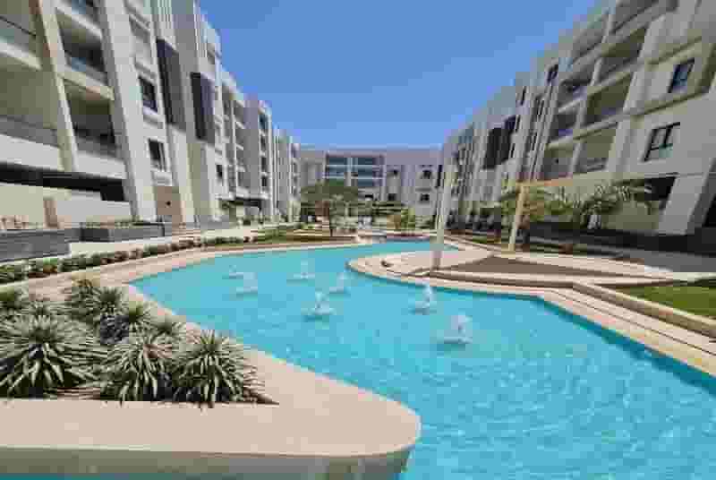 شقه متشطبه بالتكييفات والمطبخ للبيع استلام فورى 100م