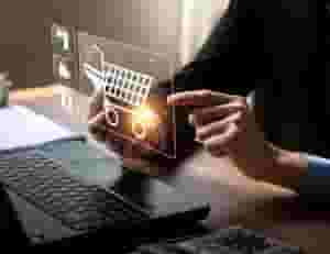 E-marketing manager (experience in executive management)