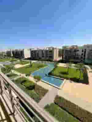 شقة للبيع في القاهرة الجديدة بكمبوند مميز ومتشطبة علي اعلي مستوي