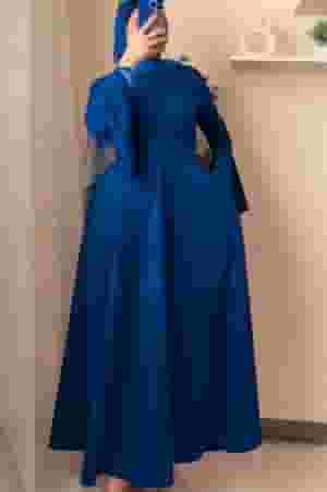 A luxurious suede material... an eye-catching cut, and an irresistible elegance.