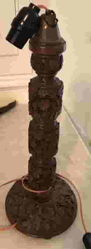 استاند من الخشب المحفور، وارد الهند بالعدد ٢للابجورات قيمه