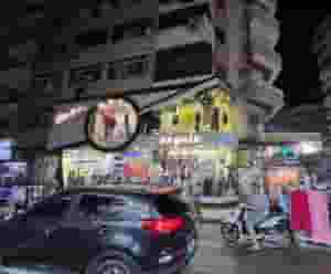 محل بمساحة 135 متر في شارع خالد بن الوليد