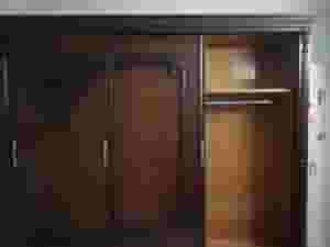 غرفة نوم سرير كامل ودولاب