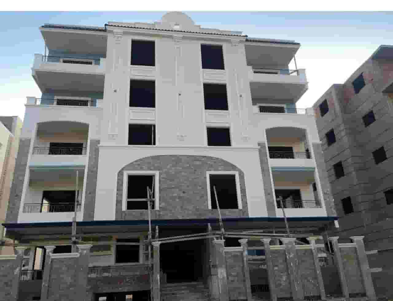 شقة 295 متر استلام فوري اول محور البوليفارد 