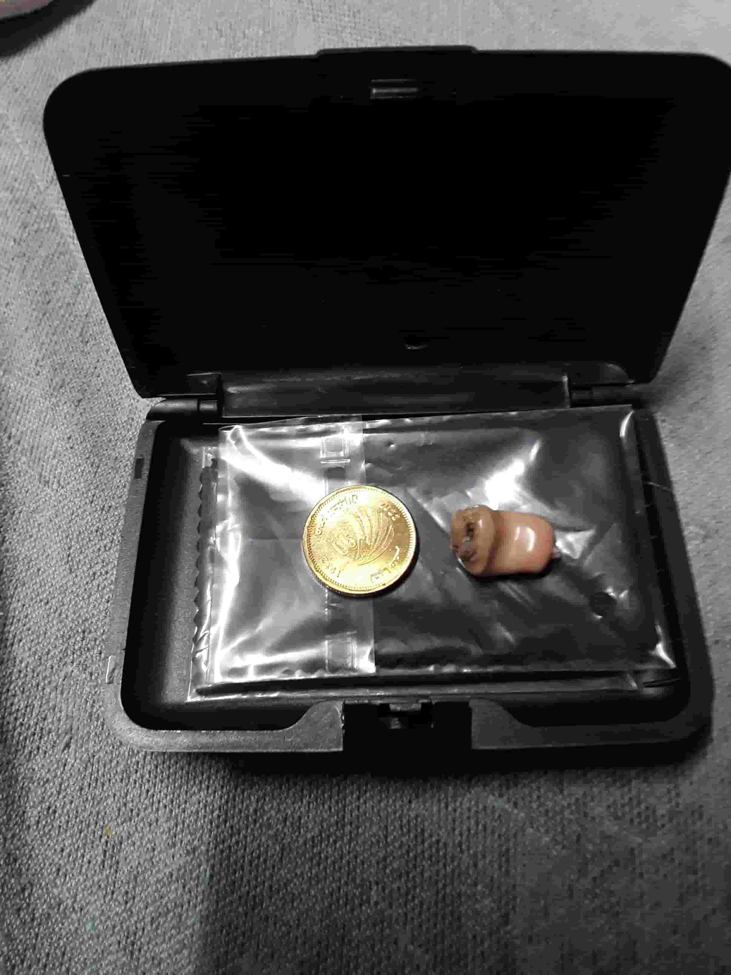 Digital amplifier in the ear in excellent condition