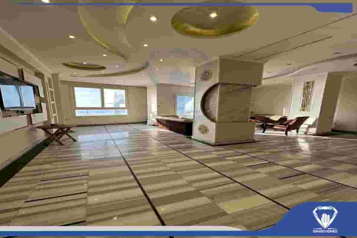 شقة بسبورتينج بحر مباشر