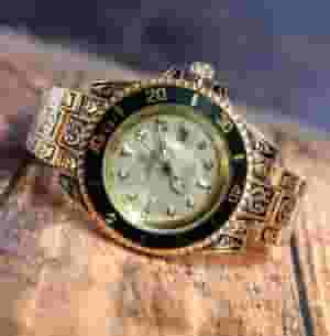 Rolex watch with luxurious engravings - very high quality that captures the eye