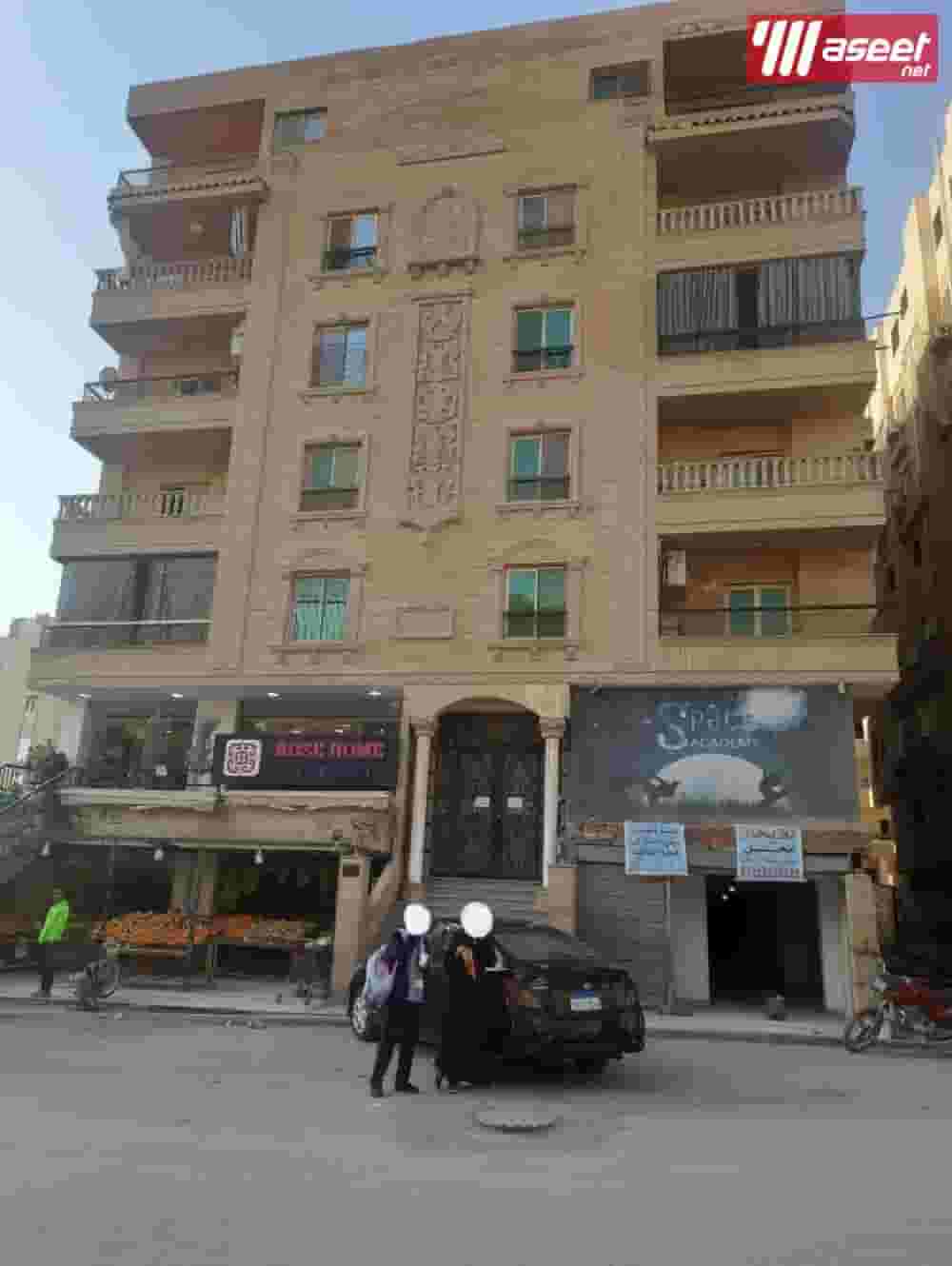 محل ومعرض تجاري بموقع متميز على ملتقى شبكه طرق