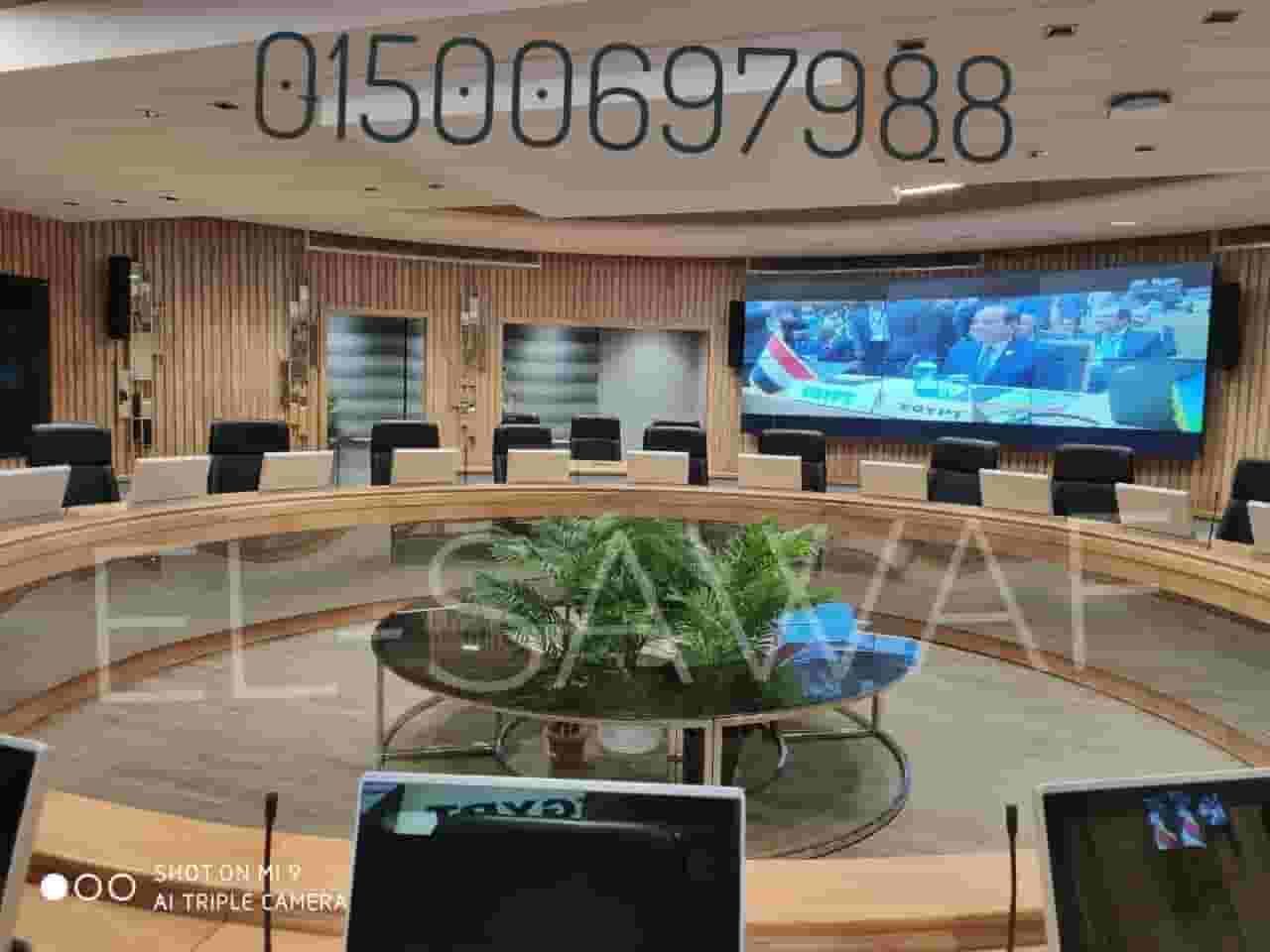 ترابيزة اجتماعات خشب زان احمر روماني مطعم بالنحاس