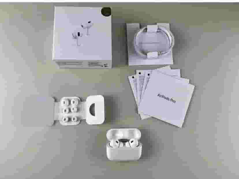AirPods Pro / AirPods Pro 2 – الجيل الأقوى بعزل الضوضاء