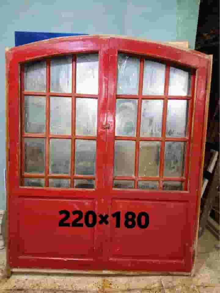 Halk Duran balcony door finished with hinges