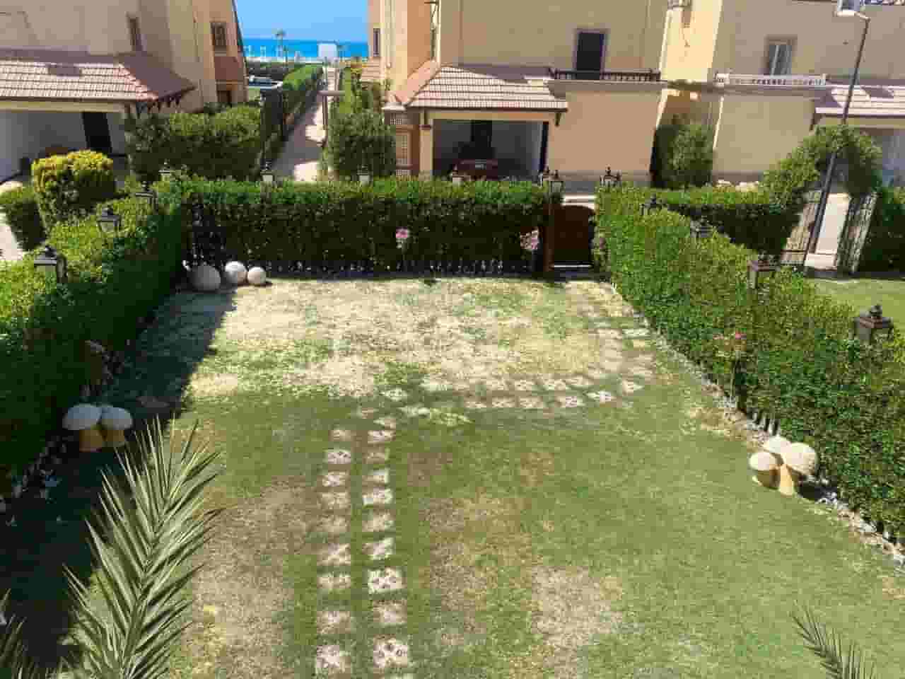 Villa 2 sea row in Marseilia 3 North Coast
