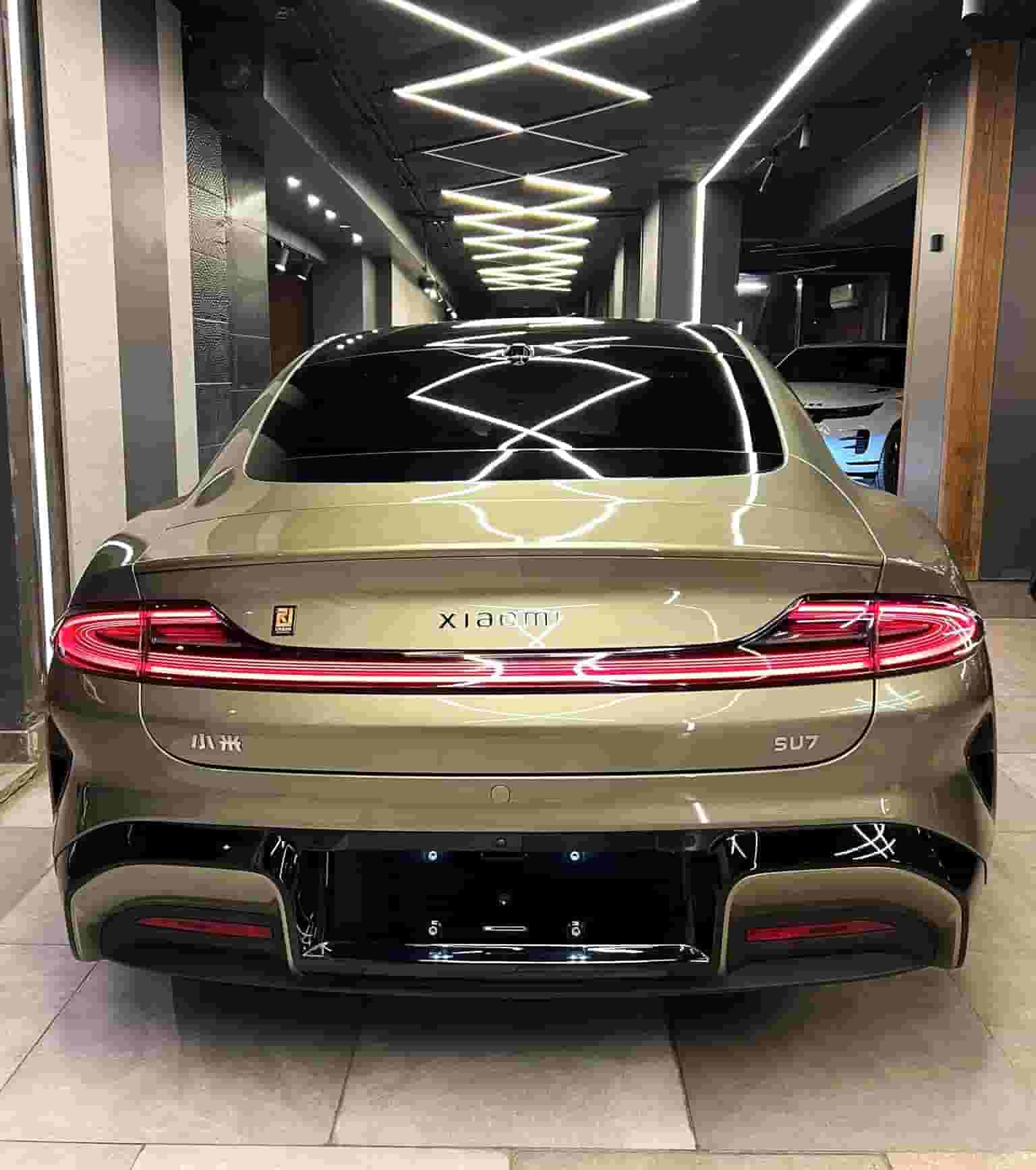  شاومي SU7 2025 جديده سقف بانوراما بالكامل