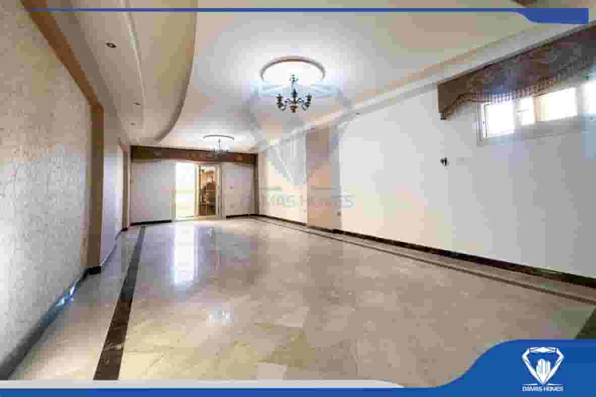Apartment 165 m in Muharram Bey, Al-Wazir Street, behind a social service 