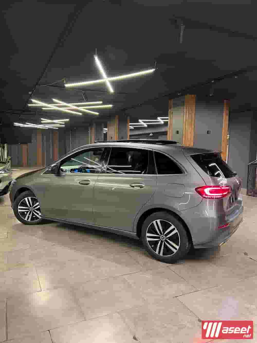 Mercedes Benz 2021 B180